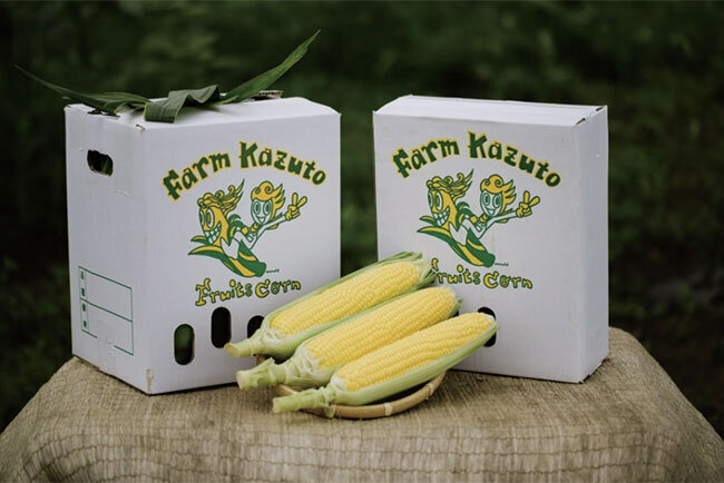 「ファームかずと」が生産する人気のトウモロコシ。パッケージにあしらわれたイラストは、イラストレーターの安齋肇氏によるものだ