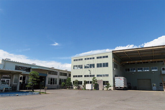 事業の転機となった2003年に完成した第二工場の外観