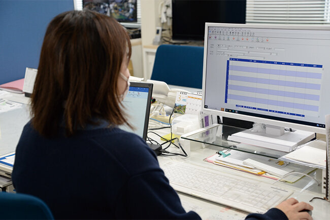 短納期での取引先が多く、進捗状況の問い合わせも多い。販売管理システムの導入で、受注から納品、請求までの状況が把握しやすくなった