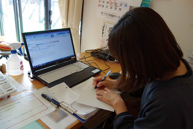 介護ソフトで介護報酬請求の作業を行う