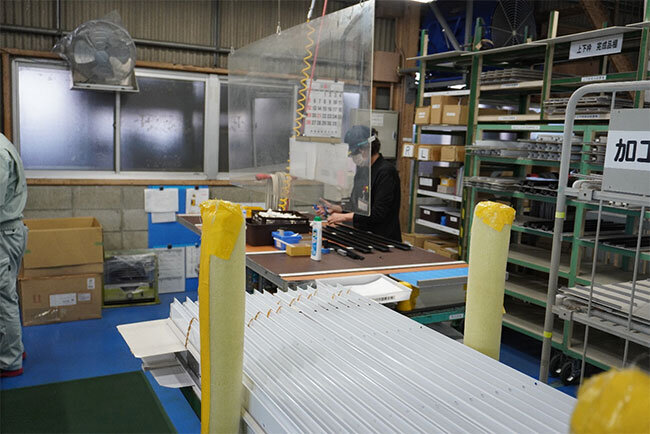 工程の中で必要な細かい調整は手作業で行っている