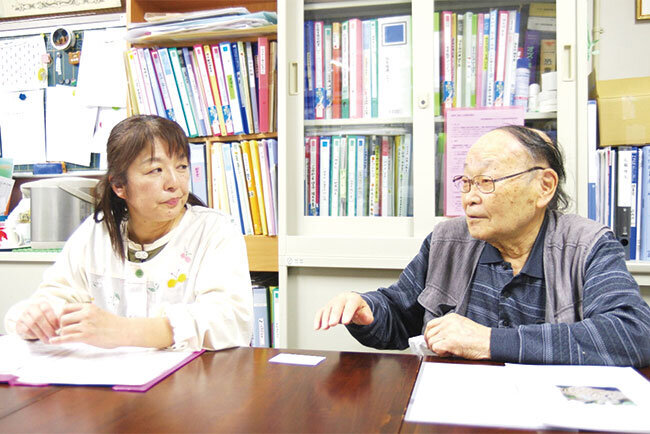 画像＝臼田保育園の田原彰人理事長（右）と仲沢ひろみ園長（左）