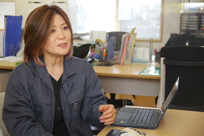 ICTやSNSの活用により社員の負担軽減とモチベーションアップ。顧客向けには、サービス・提案力向上の推進を行う杉﨑社長