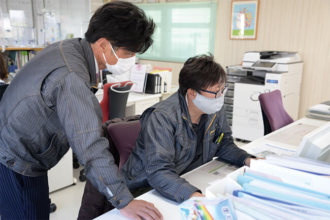  健康には人一倍気を使う落合社長。社員の健康のためにも、ジムを併設した新社屋を建てたいという