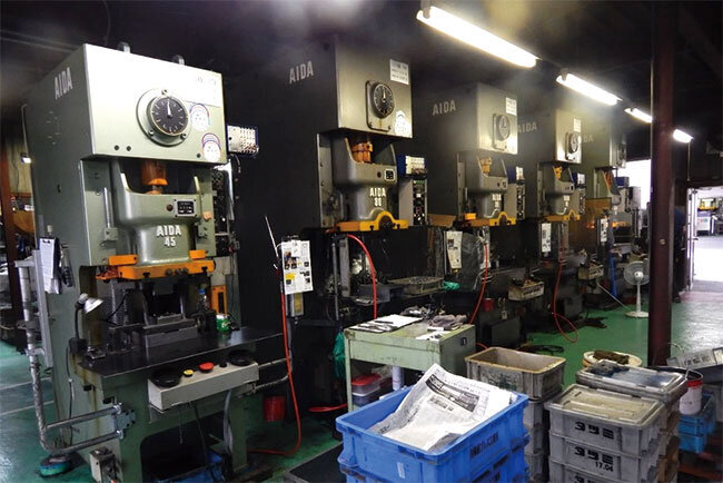 小型プレス機もそろえている