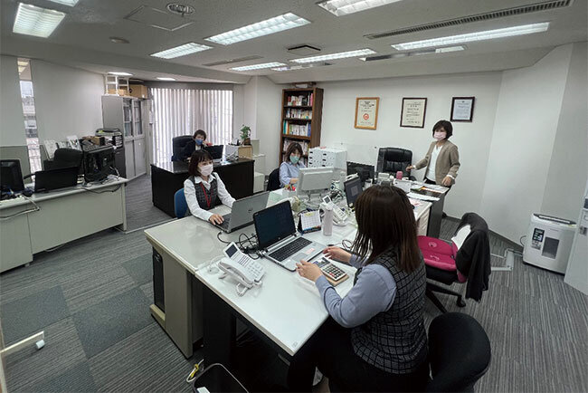 ペーパーレス化ですっきりしているアルト本社オフィス