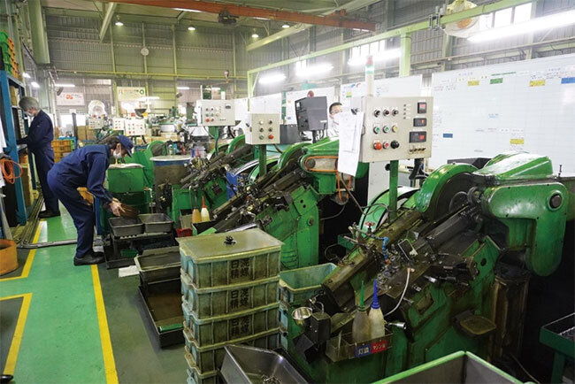 日滉精螺製作所が導入している転造機