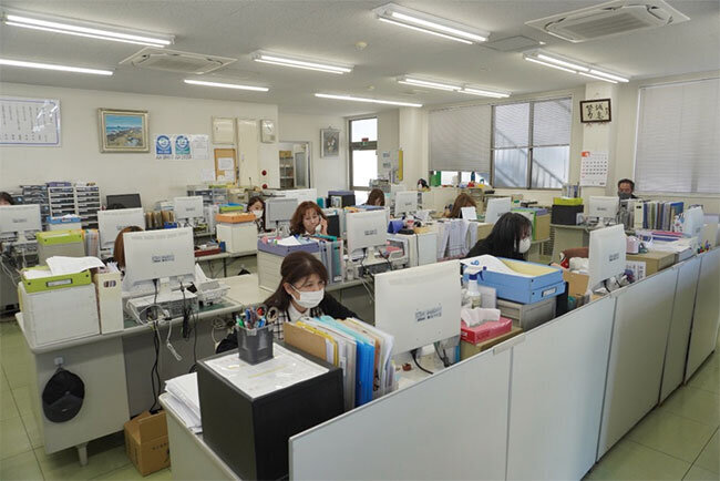 日滉精螺製作所の事務所の様子