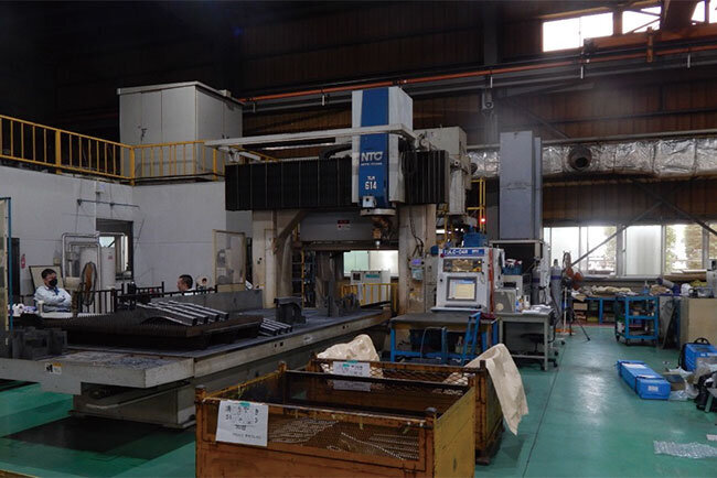 材料を切断するレーザー加工機