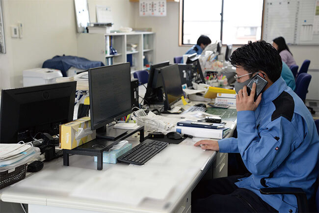 2019年の被災を教訓に事務室は2階に移動。全社員がここで事務作業を行っている