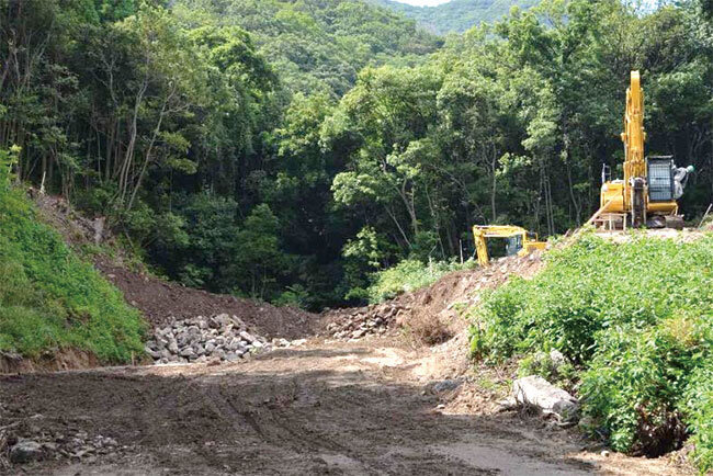 砂防ダムの建設工事現場
