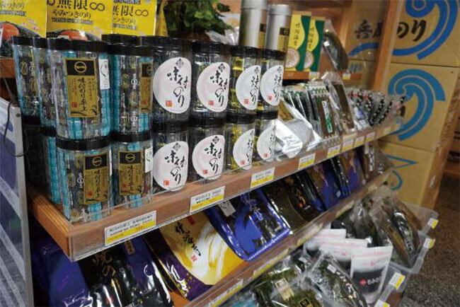 丸一の店舗内で販売されている海苔商品