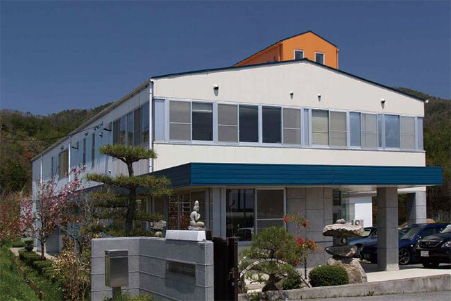 ニシキコネクトの東広島工場の外観