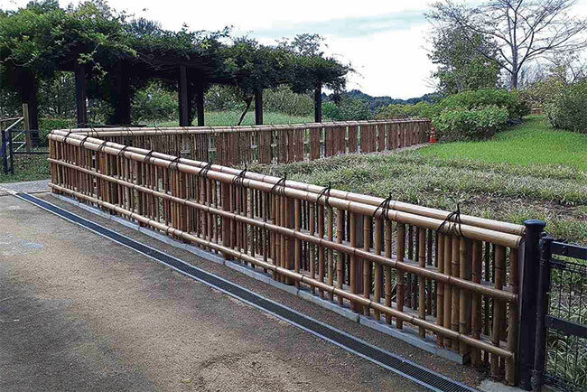 開成工業が手掛けたまんのう公園の竹垣
