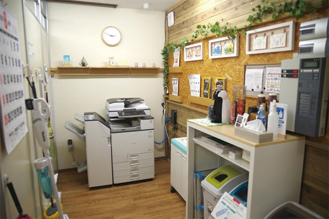 複合機などが置かれたシェアオフィス「ippo」の共用部