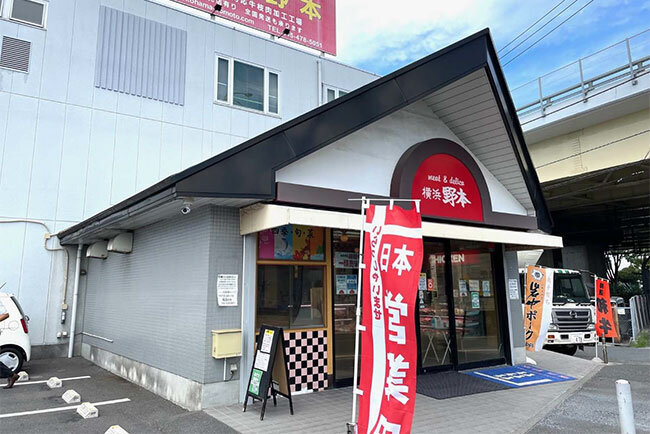 割安で美味しい牛肉を買うために遠方から訪れる客も多く、週末などは行列もできる人気店となっている