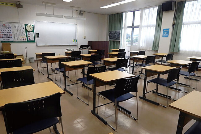 改装した2階の教室。一人ひとりのプライバシーと快適さを保つ空間にした