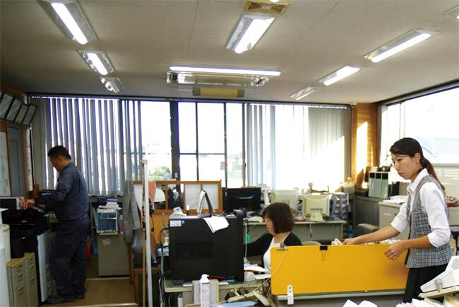 佐藤工務店の事務所内