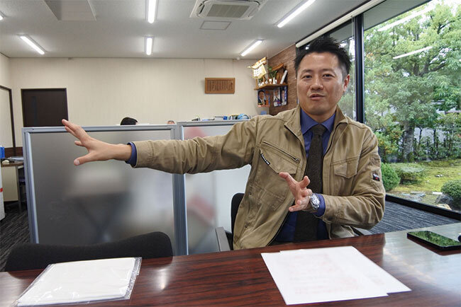 父、謙一社長の功績を語る齋藤久太専務取締役