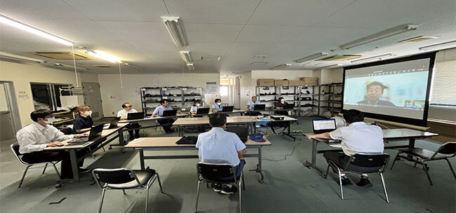 新型コロナウイルスを機に、社内も顧客もWeb会議に切り替えた