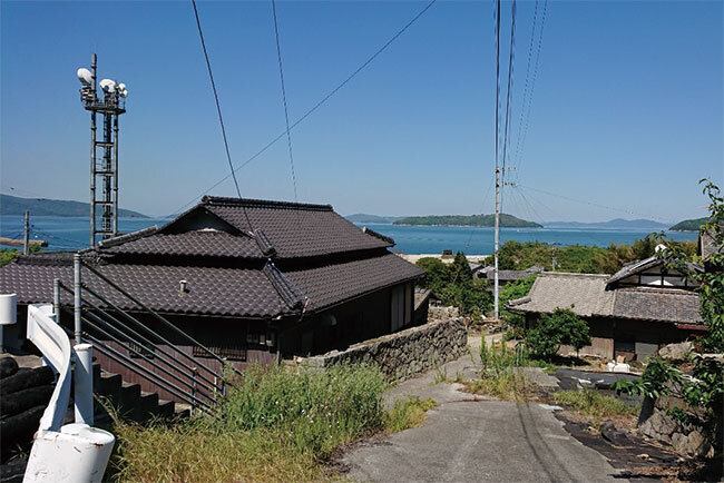 さぬき広島の集落。住民のほぼ8割が高齢者だが、医療インフラは圧倒的に不足している