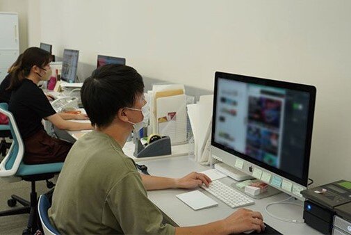 動画を制作する様子