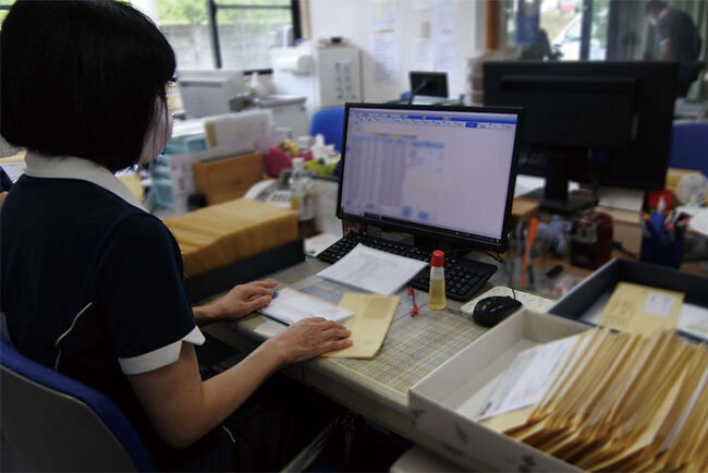 すべて手書きだった請求書作成、今はシステムで計算された請求書を印刷するだけ