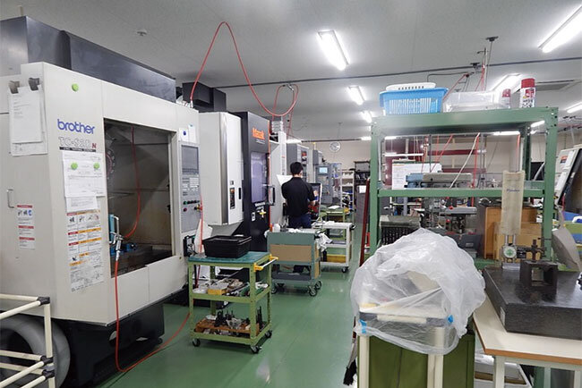 4台をそろえるマシニングセンター