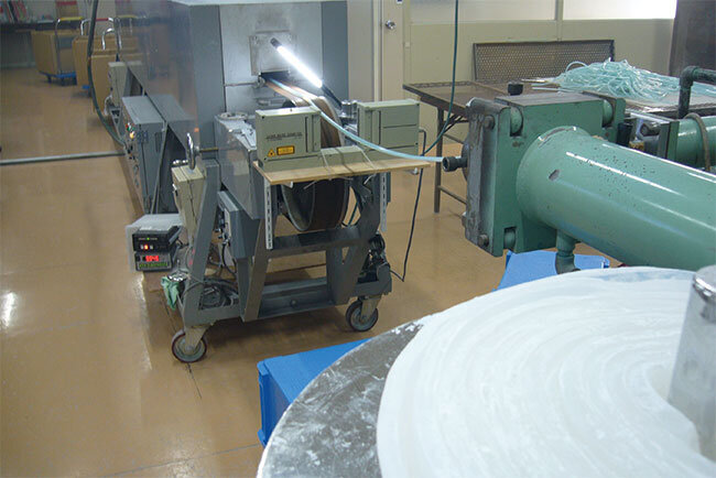 シリコーン原料の押出チューブライン