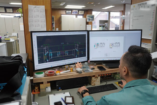 CADを使って設計に取り組む様子