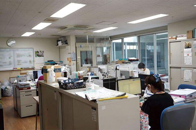 ひじり会本部のオフィスの様子