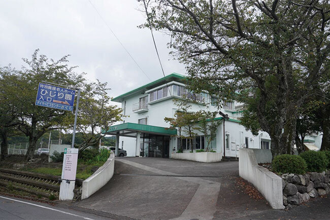 ひじり会の本部が入るひじり園の外観