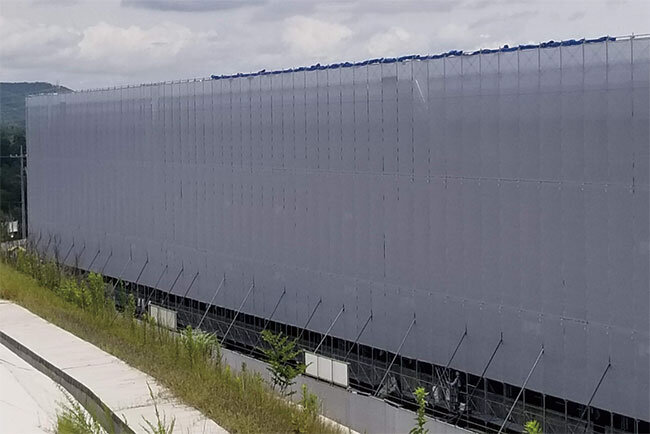 大型倉庫建設工事で組まれた次世代型ダーウィン足場。軽くて組み立てやすく安全性に優れている