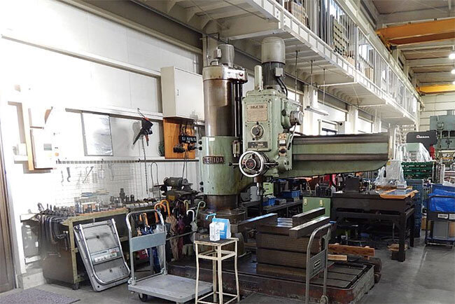 本社工場内のボール盤