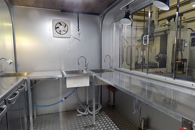 キッチンカーの内部