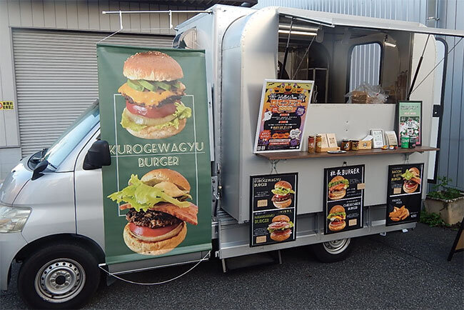 館林駅近くで試験販売を始めたキッチンカー