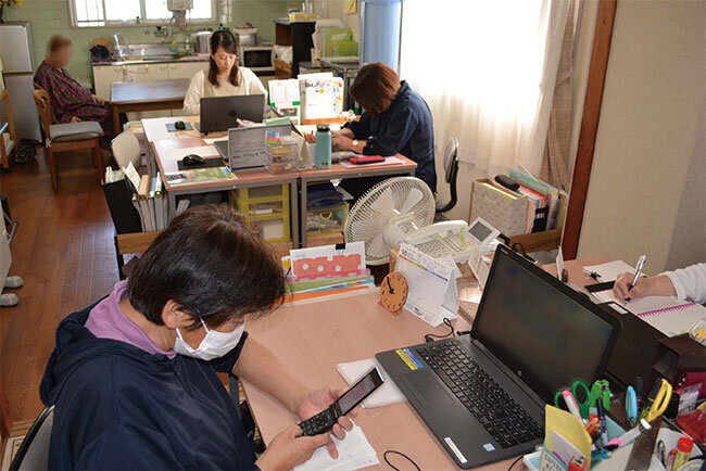 「ケアオフィスあい」の居宅介護事業所。障がい者を対象とする「たけのこ」は隣室にある