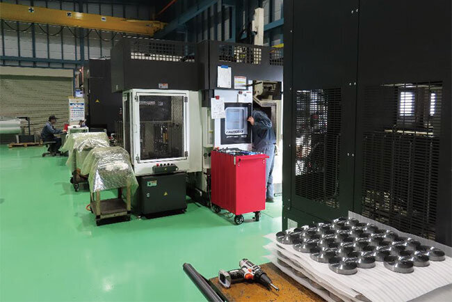 ちりひとつ落ちていない工場内部