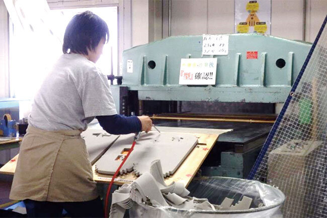 宇都宮産業では定時で仕事を終わらせる考え方が定着している。社員の女性比率は6割を超える