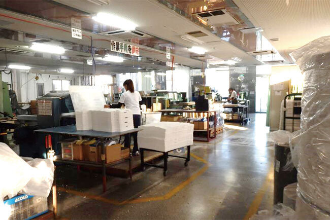 本社1階のプレス加工の作業場。取引先は200社程度、アイテム数も多く、販売管理業務の効率化は不可欠だ