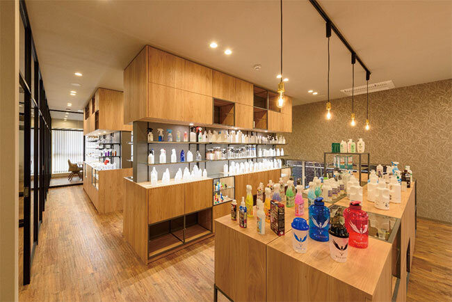 1000種類のサンプルが並ぶ三宝化成のショールーム