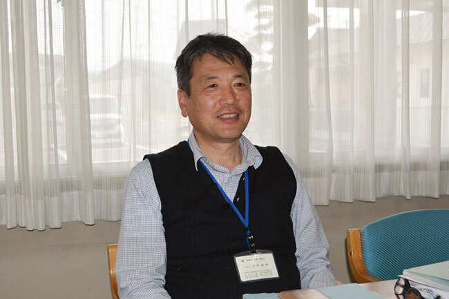 「24時間、高齢者の看護・介護をするため勤務シフトは複雑になります」と話す穴吹康伸事務長