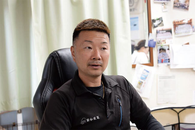建築業を営む父から会社の経営を引き継ぎ、土木工事業へとシフトした専務取締役の宇津野和良氏