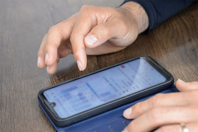 建設業向け業務支援システムはスマートフォンによる入力・操作にも対応。現場で入力ができるため、作業効率がアップした