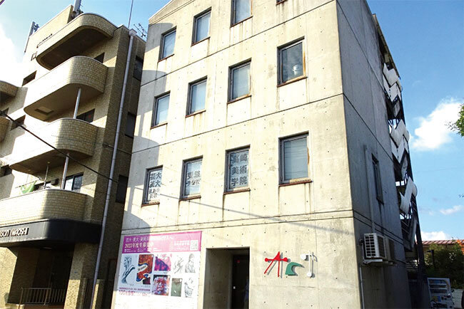 高崎美術学院本校。きめ細かな個人指導にICTの本格活用は不可欠となりそうだ