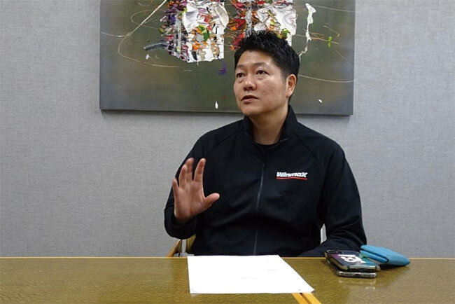 祖父の創業の精神を継承し「長野県と独自ブランドにこだわった経営」に徹する樫山社長