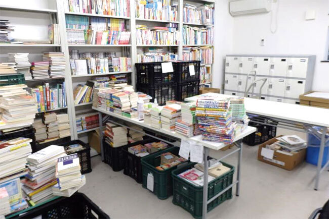 「象と花」のプロジェクトで回収された書籍。施設利用者はこの場で書店業務を習得し、企業などへの就職を目指す