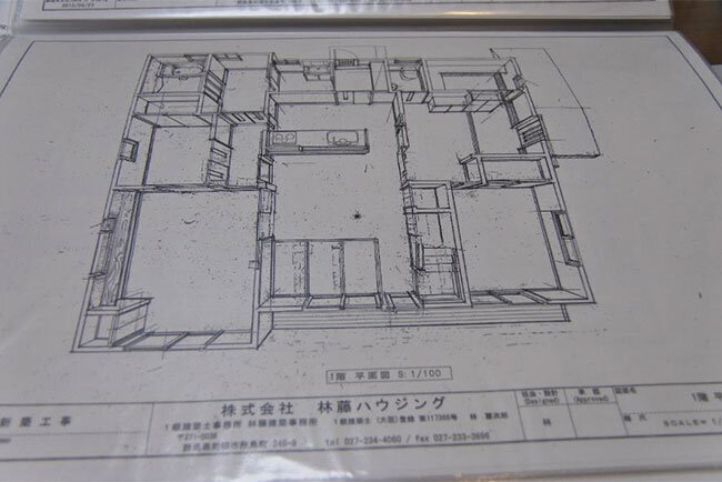 林社長が鉛筆で書いた住宅の平面図と床の間の完成予想図