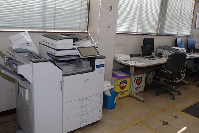 複合機を活用してスピーディーに図面をデジタル化してデータベースに登録、欲しいものを検索して取り出せるようにした