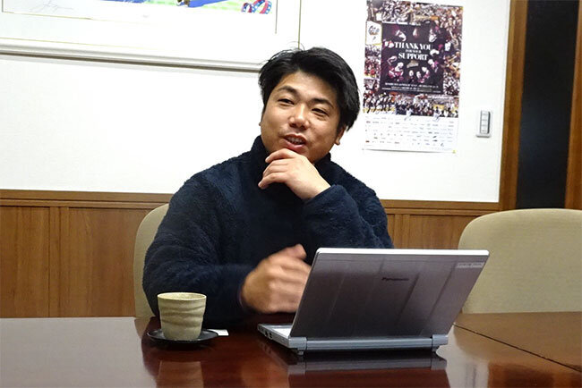 創業者の父、浩氏から「誘われて」入社した大隈航大社長。「父親は『誘ったつもりはない』と言っているが、今は悠々自適に暮らしている」と笑う